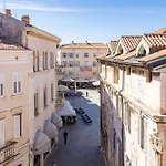 Capitolina - Center * Πούλα